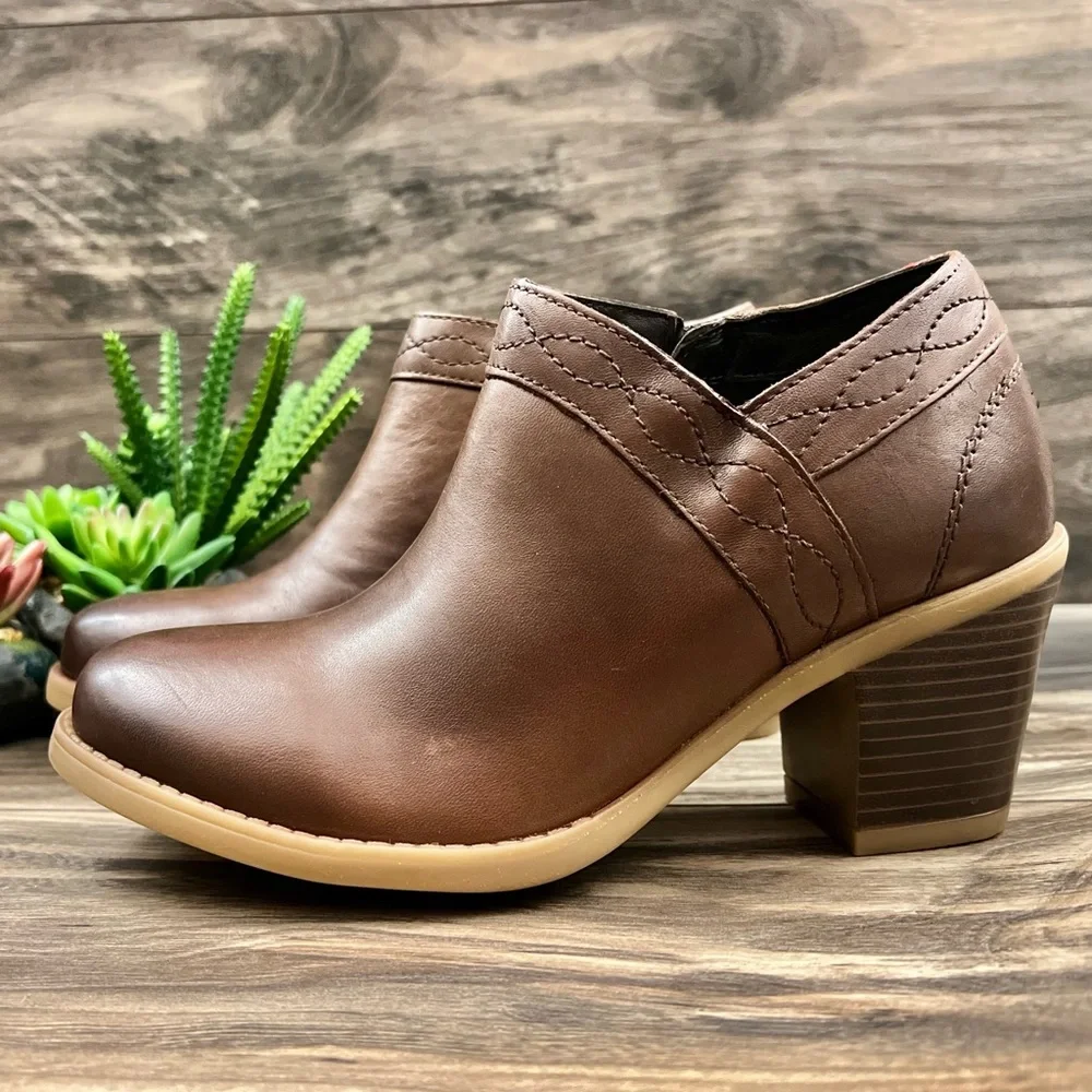 NIB Earth Lina Austin Notched Heeled Low Cut Leather Bootie Mahogany 8M - Picture 4 of 12